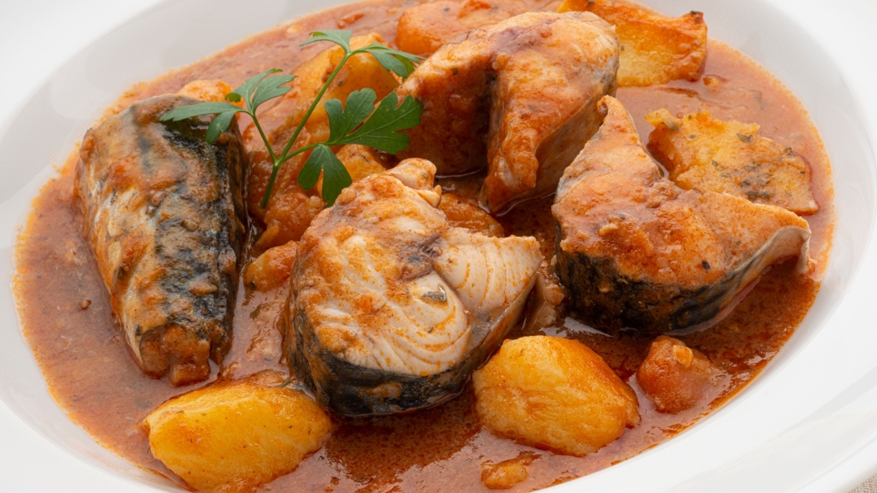 Arguiñano: receta de guiso de caballa con patatas, un pescado barato y sabroso