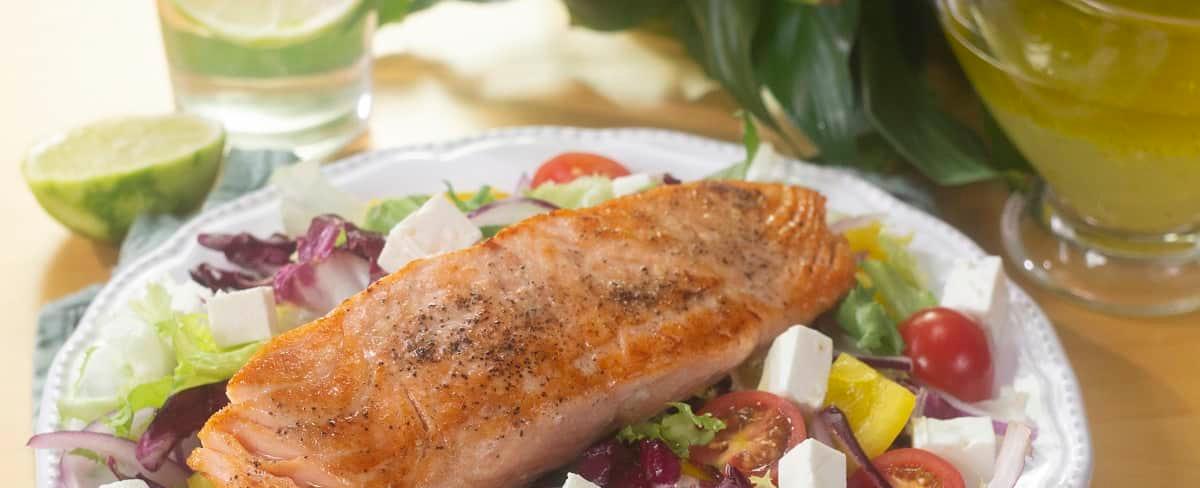 Receta de ensalada de salmón con vinagreta de limón - Comedera - Recetas, tips y consejos para comer mejor.
