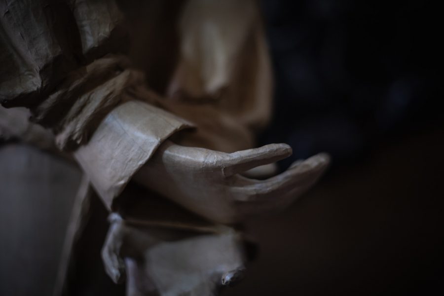 Exposición retrata caza de brujas en Chile: Es un «ejercicio de memoria y reivindicación»