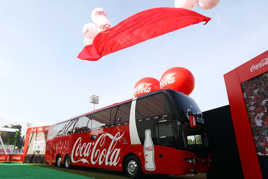 El bus de la Roja se queda sin imagen: Coca Cola pone fin al contrato con la selección chilena tras 60 años