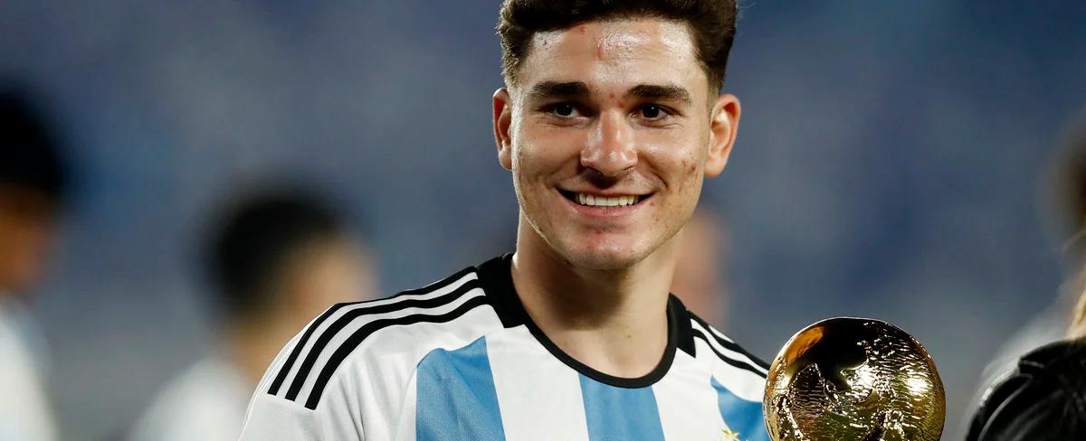 El ping pong de Julián Álvarez que desnudó la intimidad de la Selección: el jugador “más loco”, el más propenso a la roja y el que cierra la pista de baile