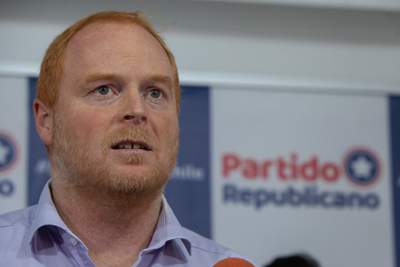 Republicanos extreman posición: Militantes rechazan anteproyecto de expertos constitucionales