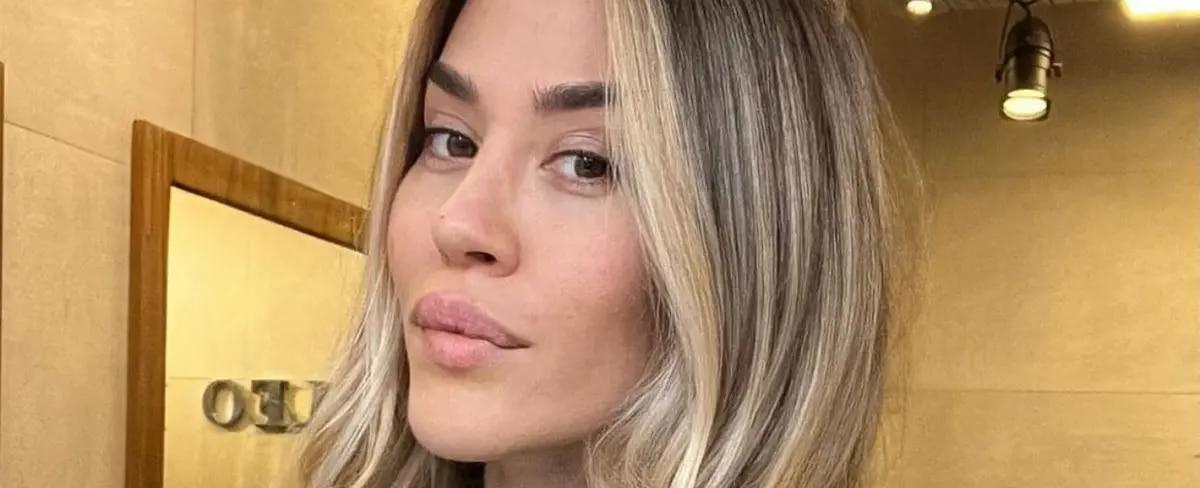 Jimena Barón se tumbó en una camilla y subió una foto de su retaguardia en primerísimo plano