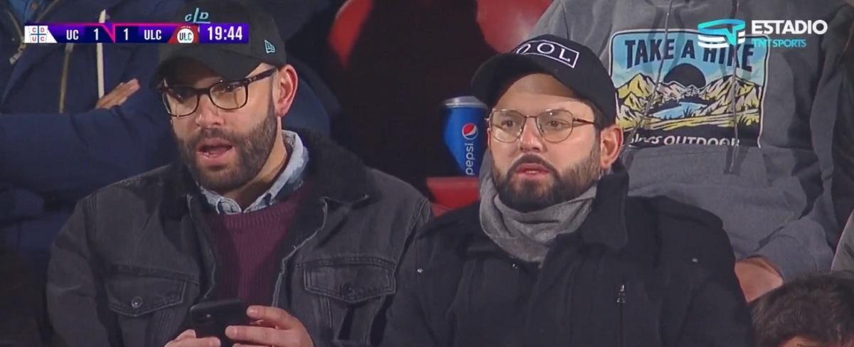 Gabriel Boric asiste a duelo de Católica-La Calera en estadio Santa Laura