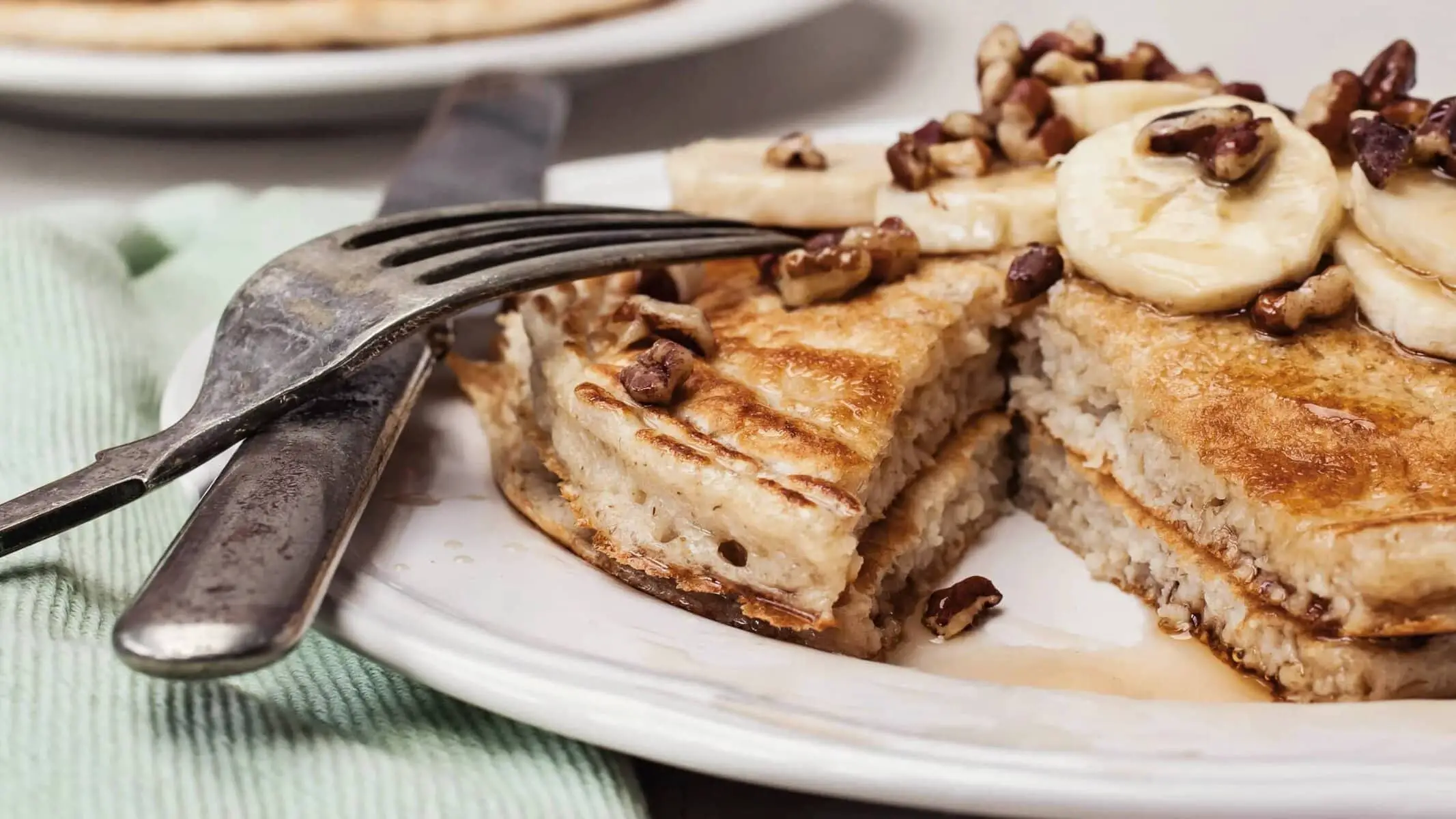 Hot cakes de plátano con nueces. Una receta de desayuno riquísima