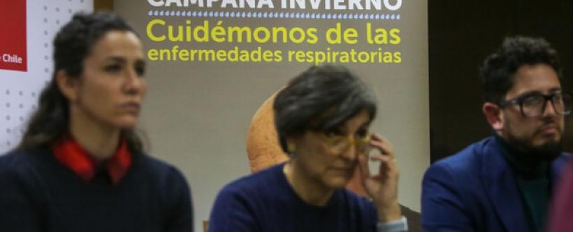 Minsal desestimó adelantar vacaciones de invierno y reiteró llamado a vacunarse contra la influenza