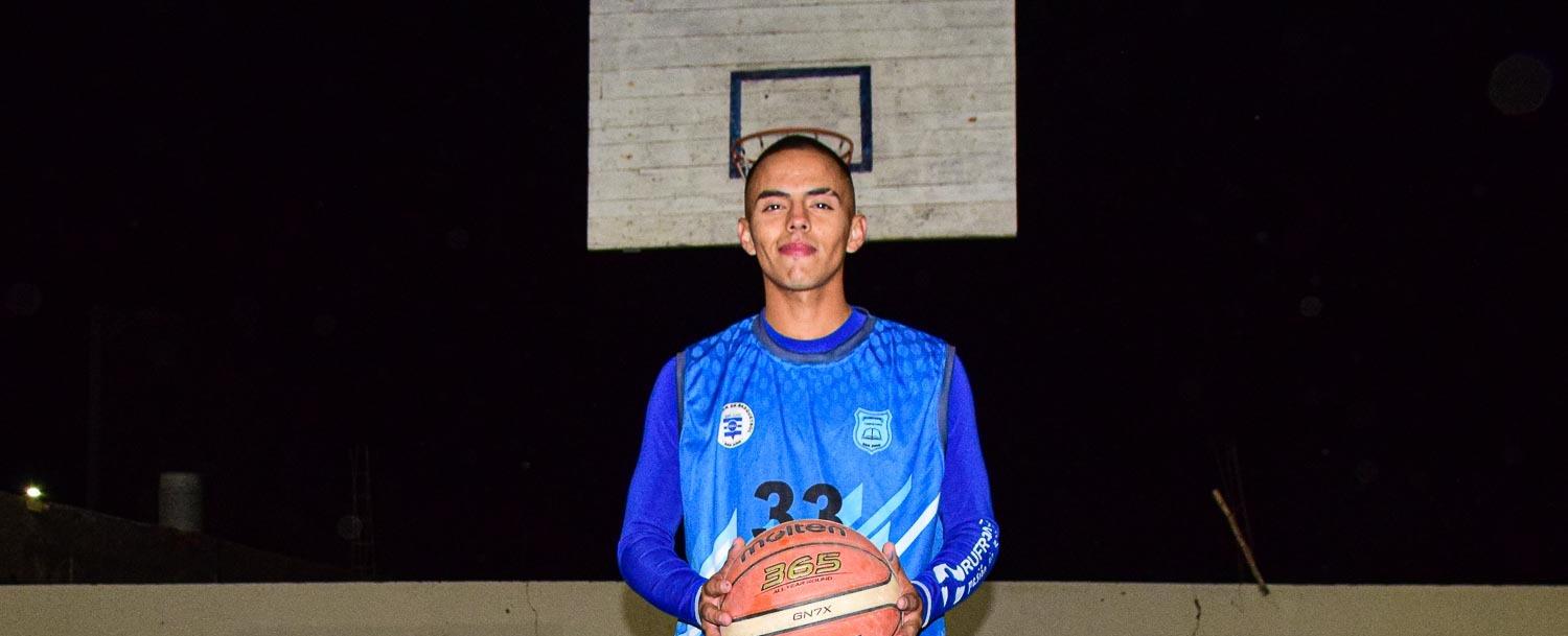 Tiziano Frías (Carpintería Basketball): "Antes tiraba a un tacho de una plaza porque desde siempre quería jugar al básquet"