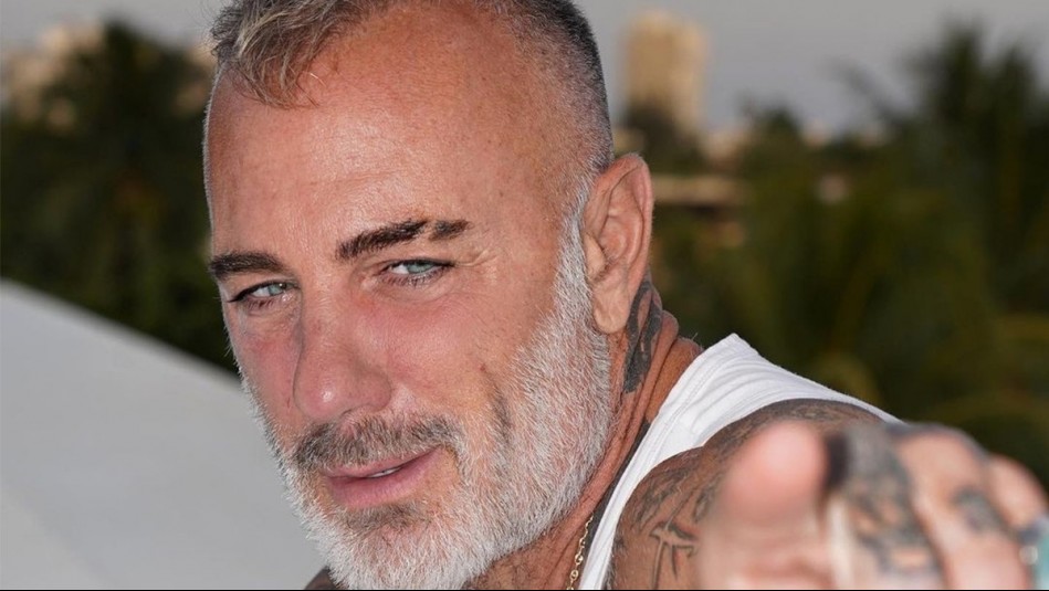 "Divino como siempre": Gianluca Vacchi enamora con un elegante traje bailando un éxito de Gloria Estefan