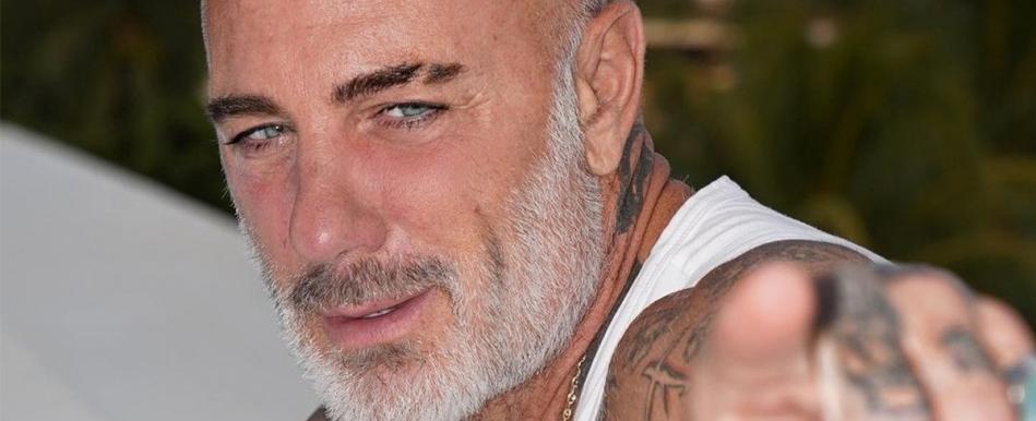"Divino como siempre": Gianluca Vacchi enamora con un elegante traje bailando un éxito de Gloria Estefan