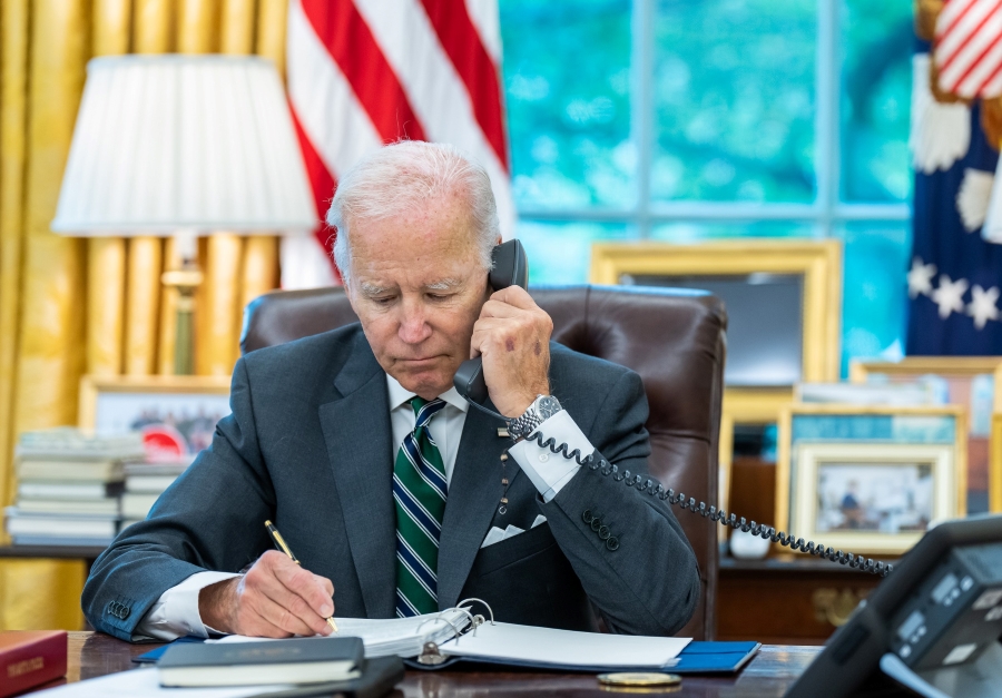 Biden se burla de la foto policial de Trump: «Un tipo guapo»