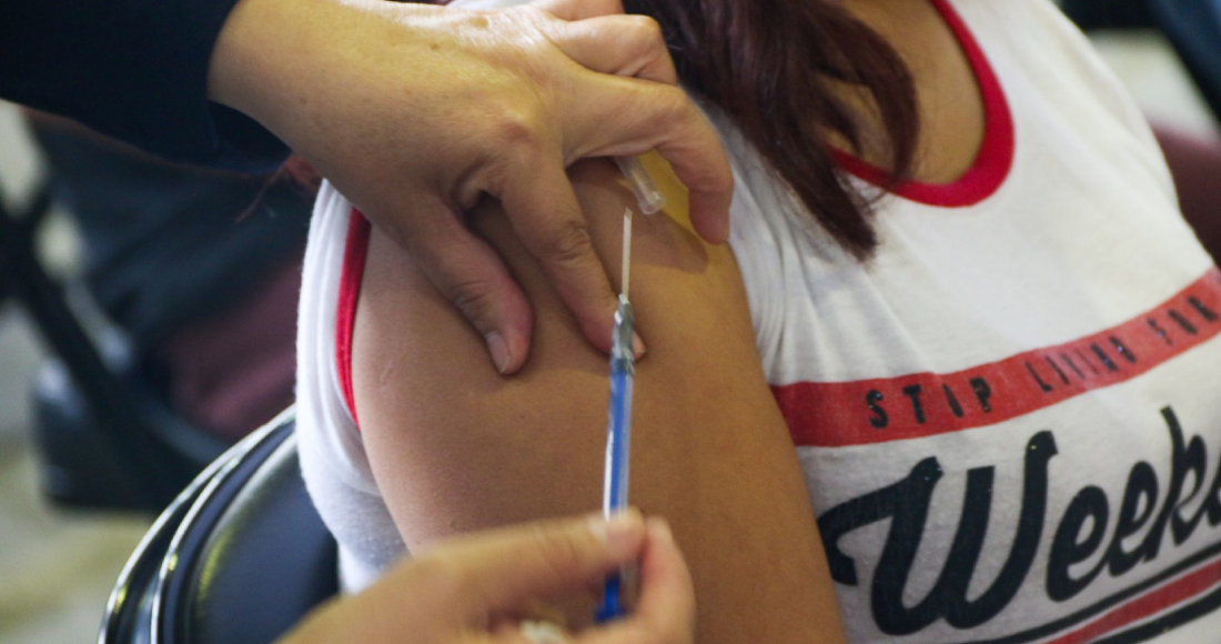 López-Gatell anuncia vacunación contra COVID e influenza; ¿a quiénes les toca dosis?