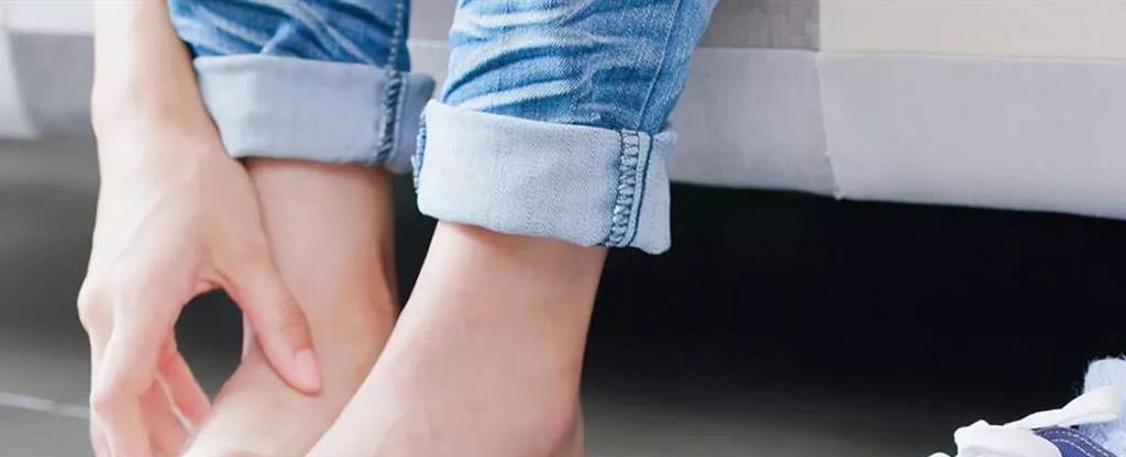 Cómo eliminar los hongos de los pies con remedios caseros