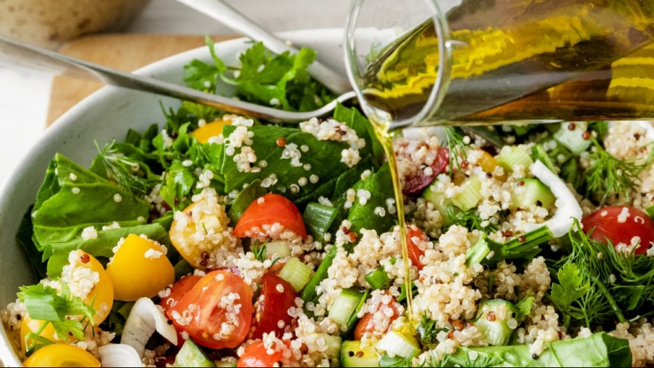 Este es el orden correcto para aliñar las ensaladas y que queden perfectas