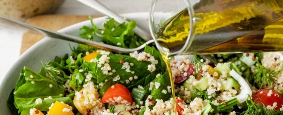 Este es el orden correcto para aliñar las ensaladas y que queden perfectas