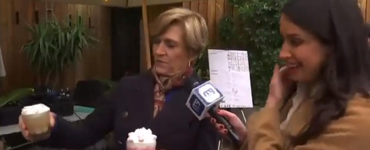 "Como la callampa": el particular momento de Matthei al presentar el café Oppenheimer y de Barbie