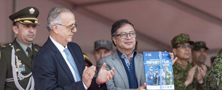 Mejor educación, salud, vivienda y alimentación para policías y militares: La nueva política del Gob Petro es una realidad