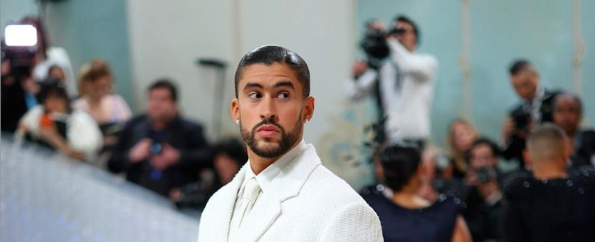 Bad Bunny impone el escote en la espalda masculino en MET Gala