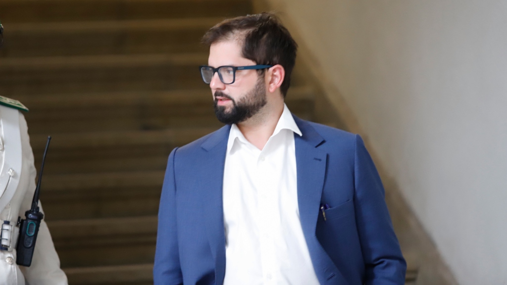 Cadem: Presidente Gabriel Boric tuvo un alza en su aprobación