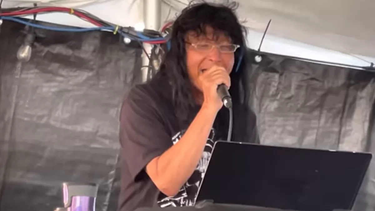 Joey Belladonna (Anthrax) sorprende haciendo conciertos de karaoke