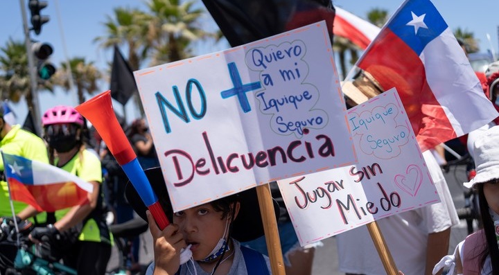 Si tenemos a la delincuencia desatada y una migración ilegal sin control, es evidente que la gente votará por el más facho que tenga al frente