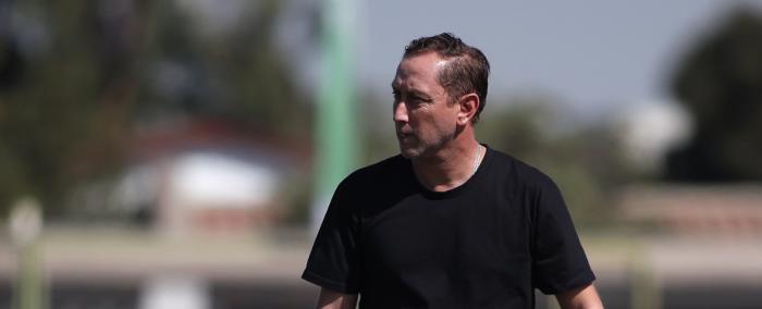 Luis Mena deja Colo-Colo y asume en La Roja femenina