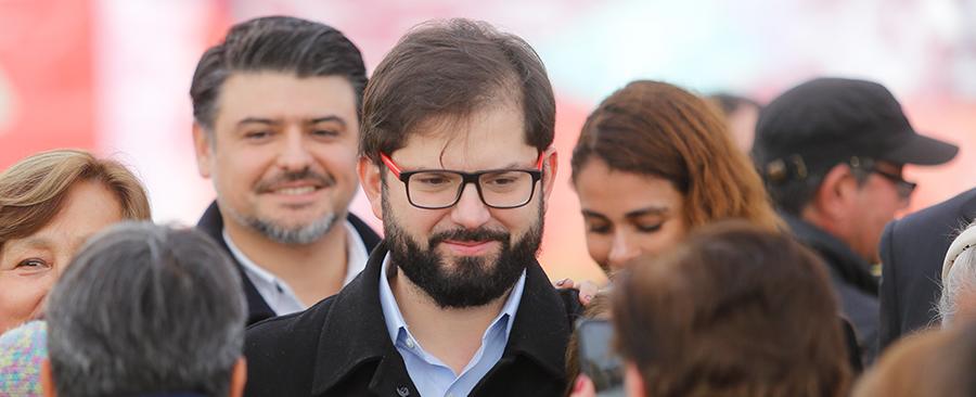 Gabriel Boric alcanza mayor aprobación de últimos nueve meses, según Research Chile