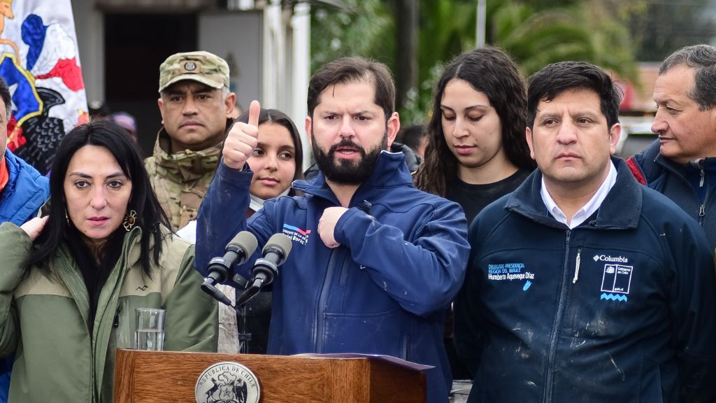 Boric en Licantén: diseño de nuevo hospital 'está en curso' y compromete recuperación económica