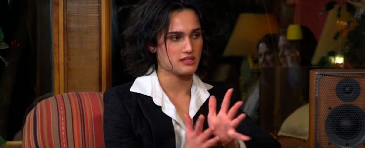 «Ni siquiera yo sé qué soy. Hombre-hombre no me siento. Mujer tampoco. Soy Enzo Ferrada…»: responde el cantante que se hizo conocido en The Voice Chile Glamorama