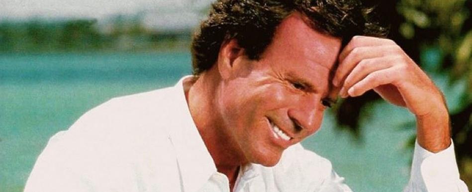 "Cómo se puede ser tan mal intencionado": Julio Iglesias niega rumores de salud y comparte una foto actual con bigote
