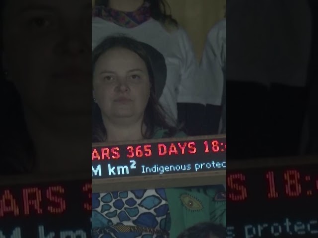 Proyectan reloj en el Cristo Redentor que marca el tiempo para detener el calentamiento global