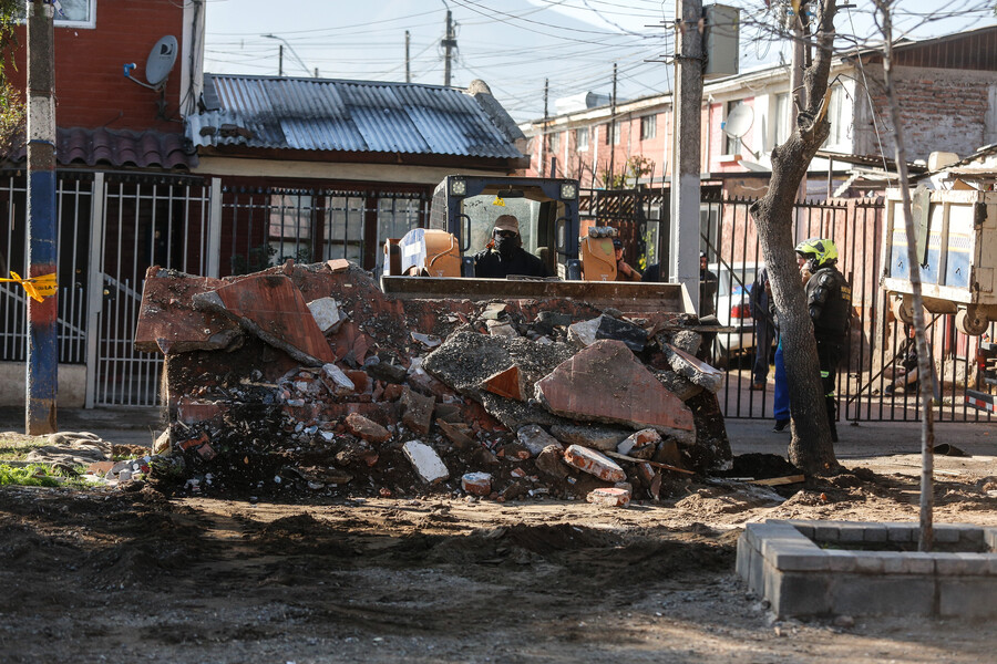 Carabineros golpea la mesa a Carter y muestra su molestia por demolición de narco-casas