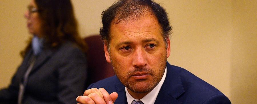 Esposa de presidente de Comisión Caso Convenios (RN) recibió 500 millones por trato directo