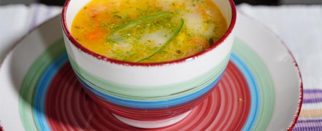 Sopa de pollo y arroz: una receta casera clásica que nunca falla