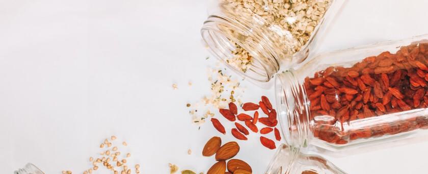 Siete alimentos para sumar fibra a la dieta keto y 27 recetas bajas en hidratos para incluirlos