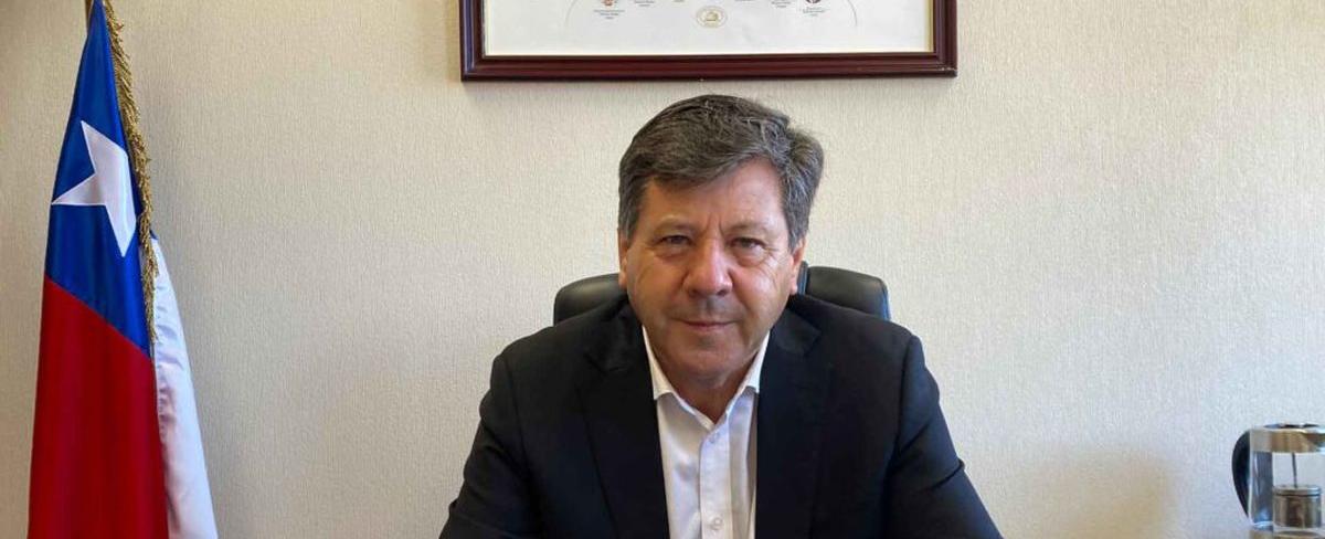 Hijo de senador Juan Castro (ex RN) habría usado auto inscrito en el Congreso para vacacionar y crear contenido de TikTok