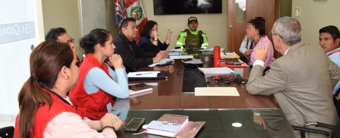 Con IA: Alumnos de colegio en Perú modificaron fotos de compañeras para venderlas con fines sexuales