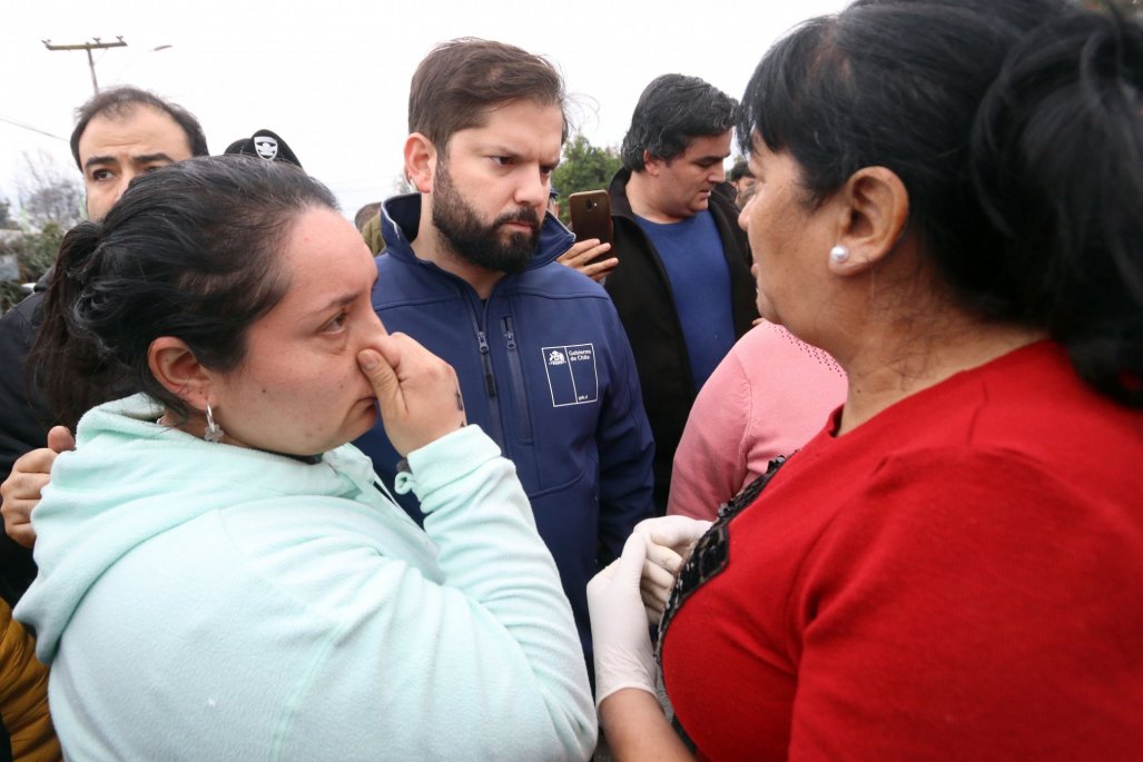 Entre cartas, abrazos y agradecimientos: así fue la llegada del Presidente Boric a Rengo