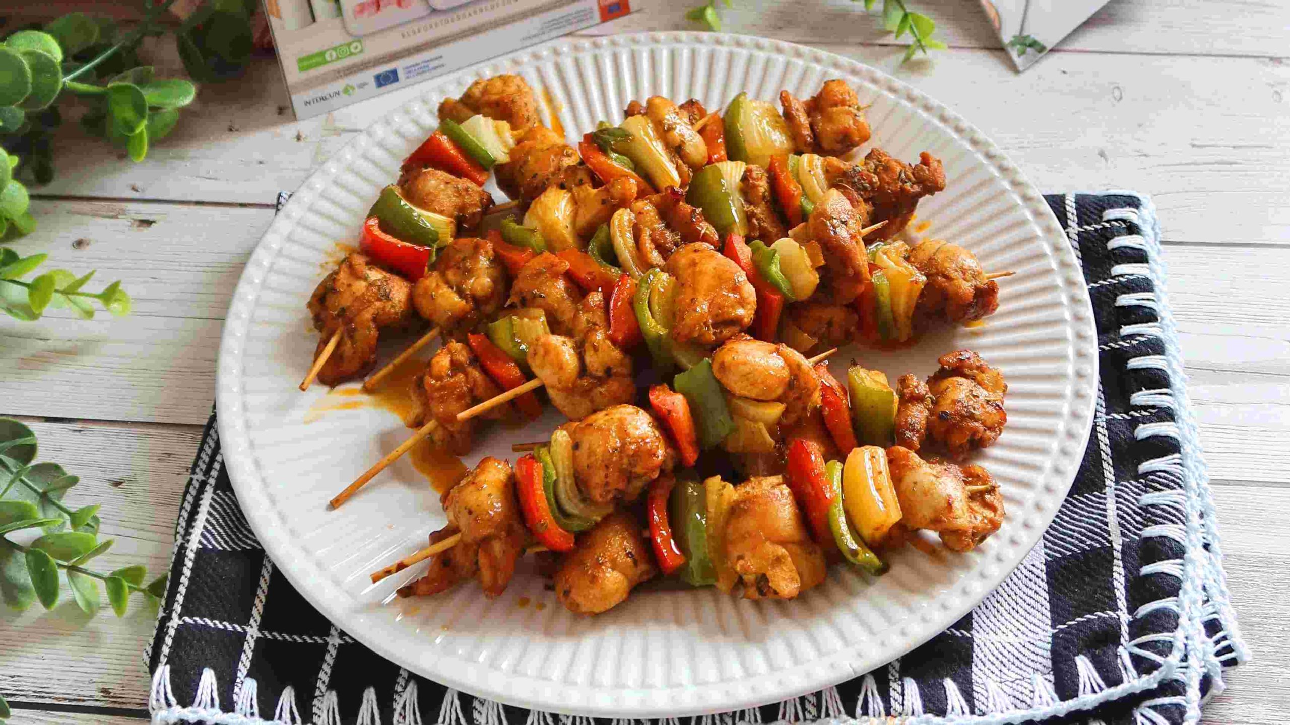Brochetas de carne de conejo con verduras. Receta fácil y rápida - Anna Recetas Fáciles