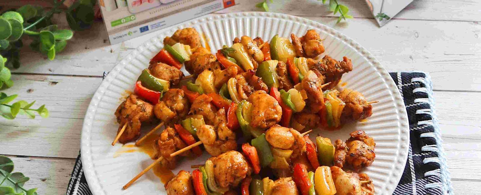 Brochetas de carne de conejo con verduras. Receta fácil y rápida - Anna Recetas Fáciles