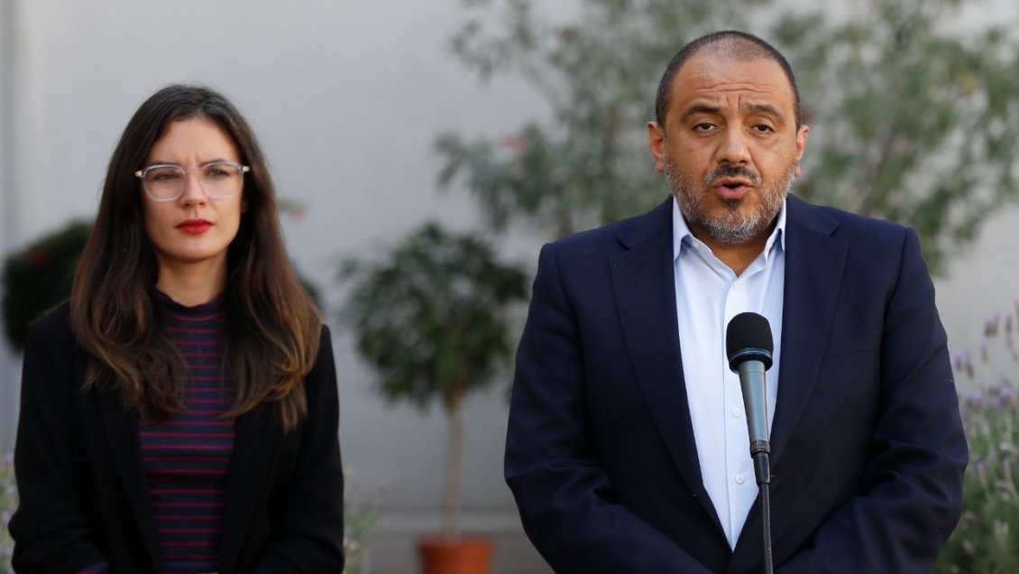 Vallejo: La acusación constitucional contra el ministro Ávila se inspira en la homofobia