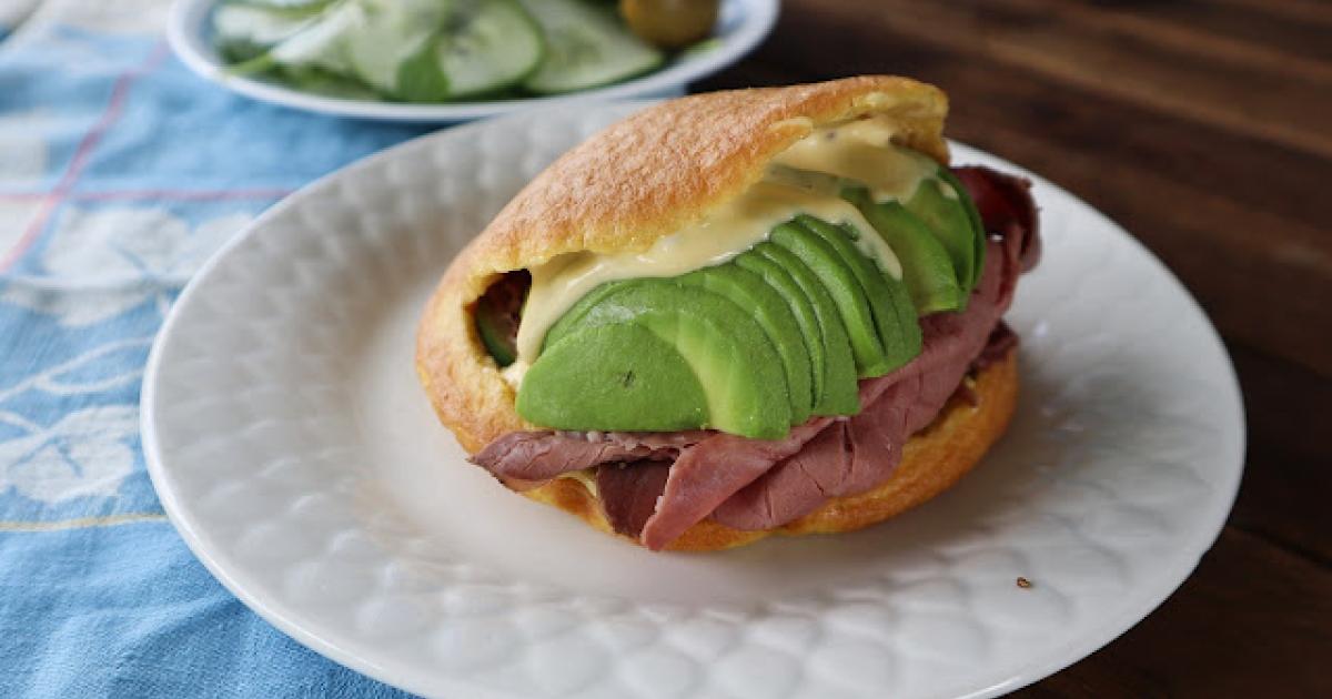 Pan o arepa de chicharrón, opción keto limpia