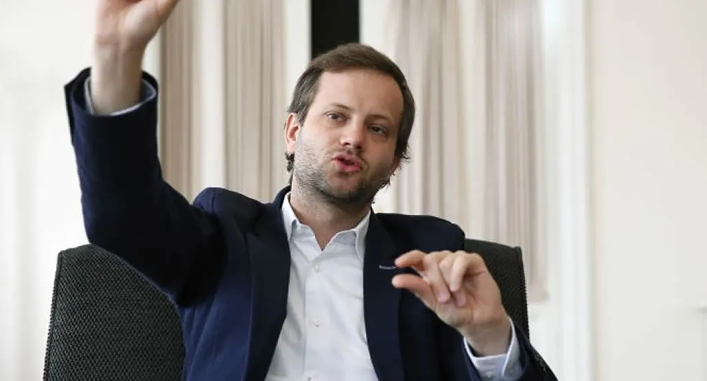 Axel Kaiser plantea restaurar el servicio militar obligatorio en la nueva Constitución  - EPCH