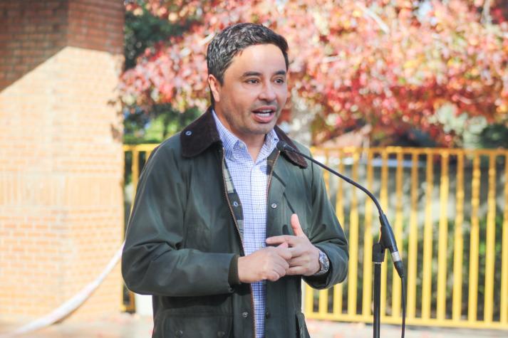 Carter critica a Boric por lejanía en desfile de 21 de mayo