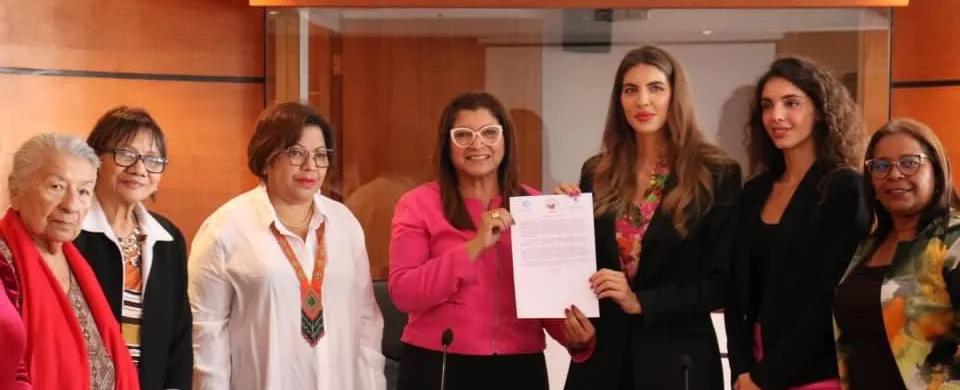 Camilla Fabri recibe la solidaridad de la Fuerza Bolivariana de Mujeres