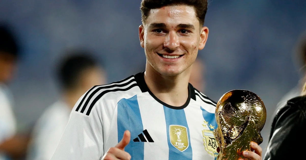 El ping pong de Julián Álvarez que desnudó la intimidad de la Selección: el jugador “más loco”, el más propenso a la roja y el que cierra la pista de baile