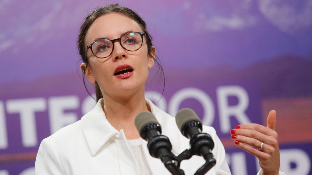 “Hace borrón y cuenta nueva': ministra Vallejo expresa preocupación por proyecto alternativo sobre fallo contra las isapres