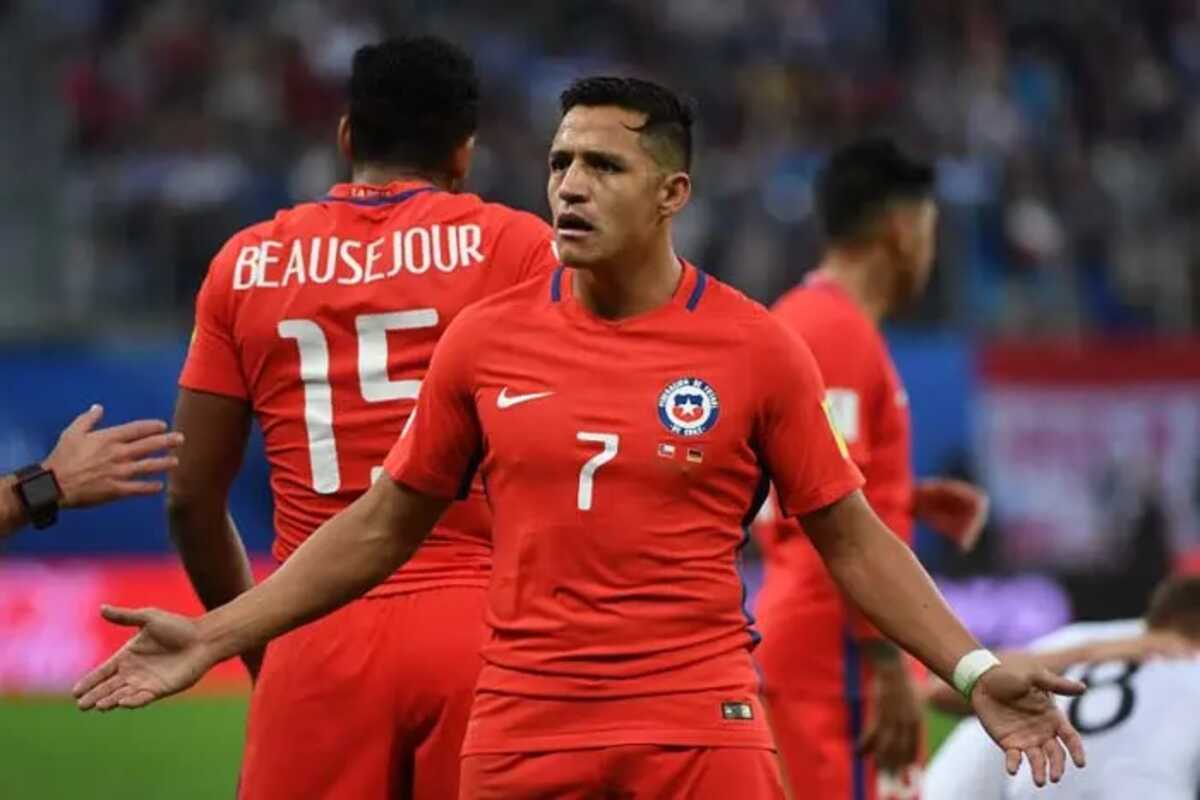 Santos consulta Alexis Sanchez
