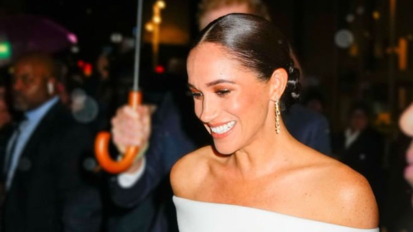 Este es el exclusivo collar de Megan Markle con el que apareció en redes sociales