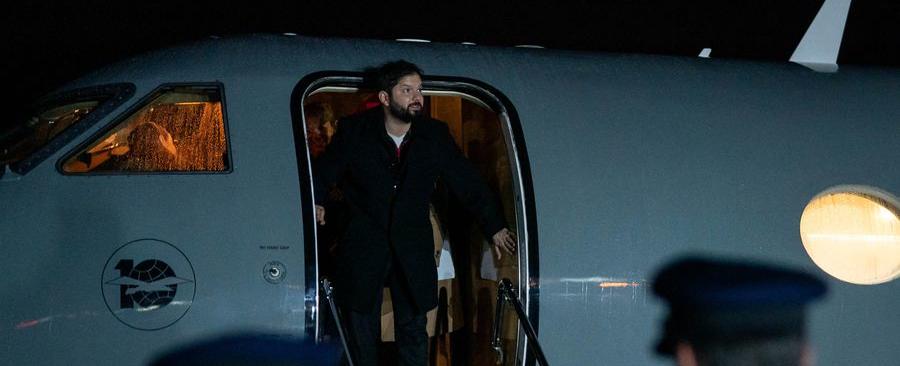 Críticas a Boric por ir a la Antártica en medio de emergencia