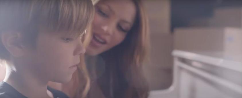 La versión de Shakira cantando "Acróstico" junto a sus hijos